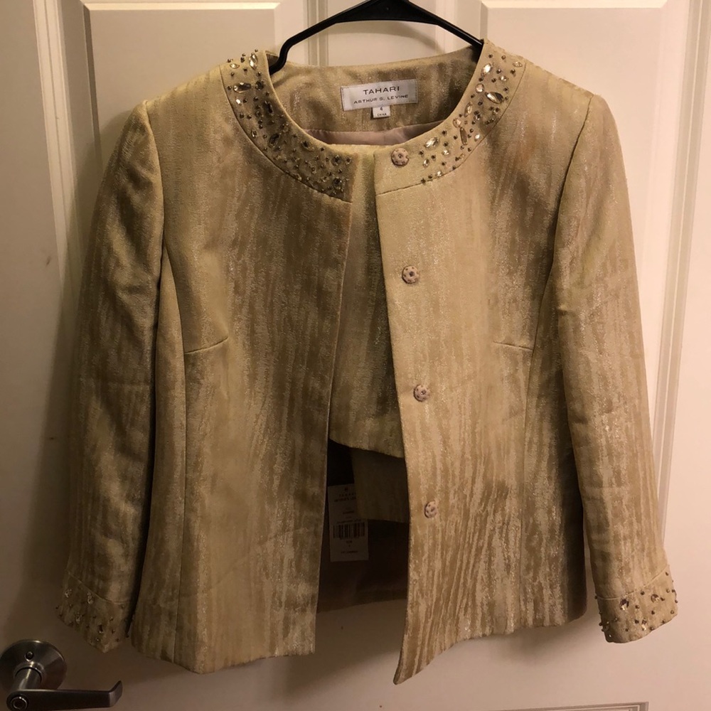 Tahari women’s skirt suit